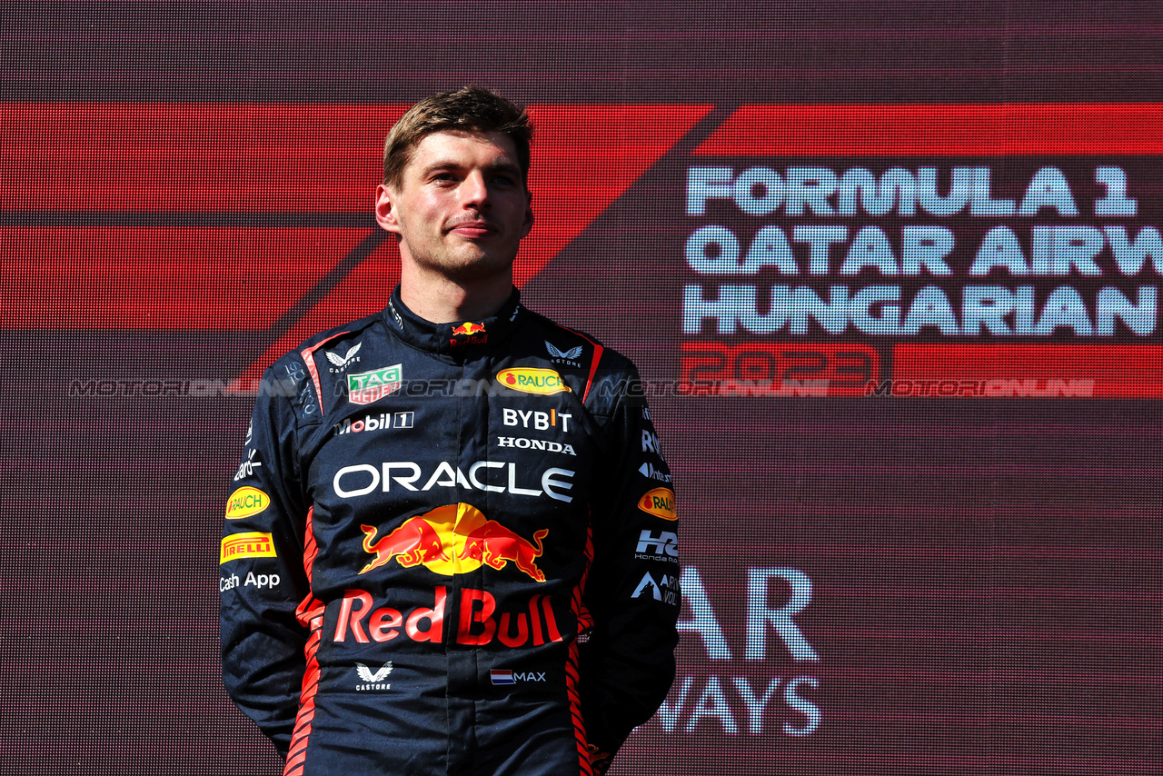 GP UNGHERIA, Gara winner Max Verstappen (NLD) Red Bull Racing on the podium.

23.07.2023. Formula 1 World Championship, Rd 12, Hungarian Grand Prix, Budapest, Hungary, Gara Day.

- www.xpbimages.com, EMail: requests@xpbimages.com © Copyright: Moy / XPB Images