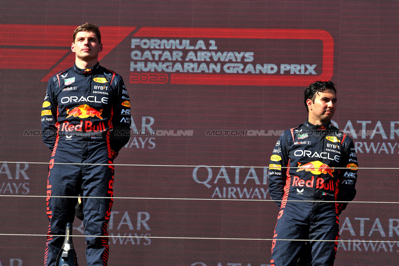 GP UNGHERIA, (L to R): Gara winner Max Verstappen (NLD) Red Bull Racing on the podium with third placed team mate Sergio Perez (MEX) Red Bull Racing.

23.07.2023. Formula 1 World Championship, Rd 12, Hungarian Grand Prix, Budapest, Hungary, Gara Day.

- www.xpbimages.com, EMail: requests@xpbimages.com © Copyright: Moy / XPB Images
