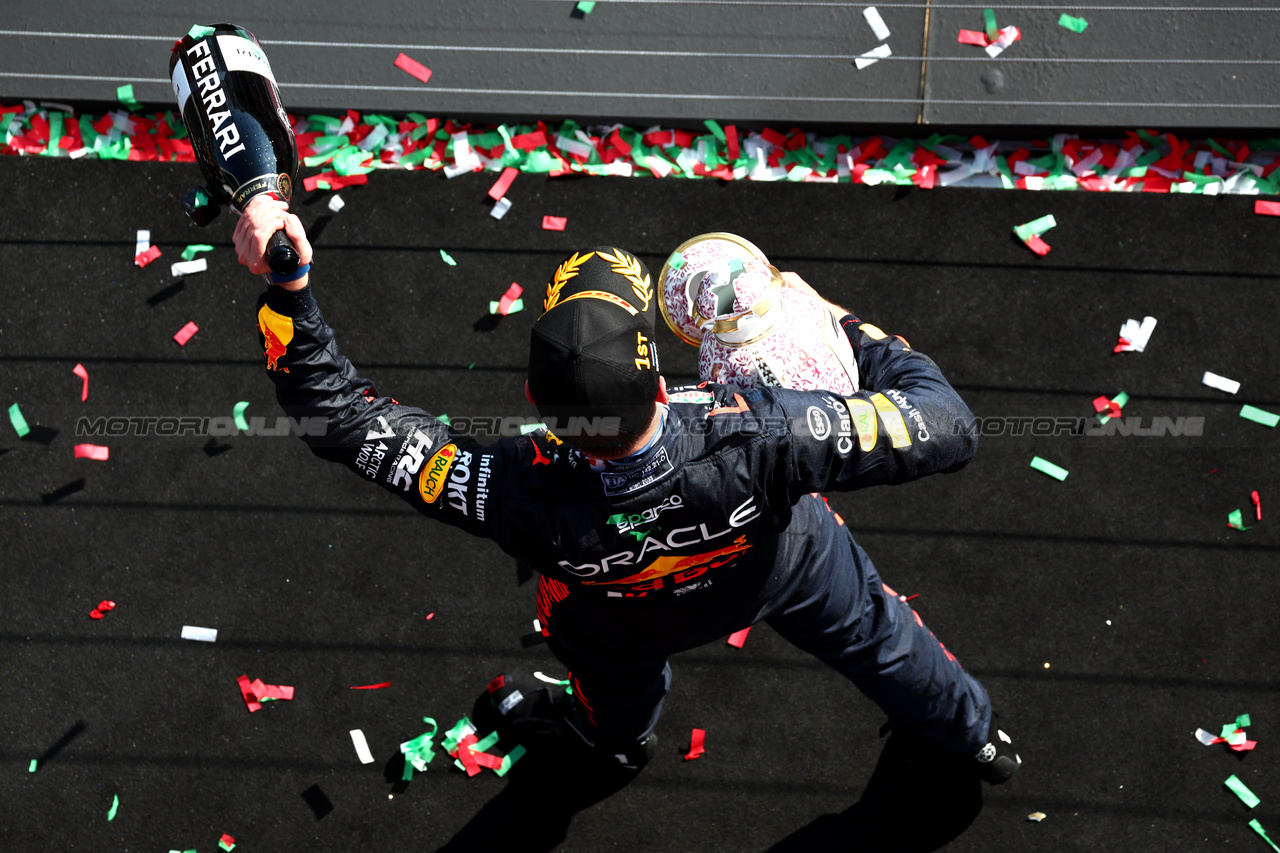 GP UNGHERIA, Gara winner Max Verstappen (NLD) Red Bull Racing celebrates on the podium.

23.07.2023. Formula 1 World Championship, Rd 12, Hungarian Grand Prix, Budapest, Hungary, Gara Day.

 - www.xpbimages.com, EMail: requests@xpbimages.com © Copyright: Coates / XPB Images