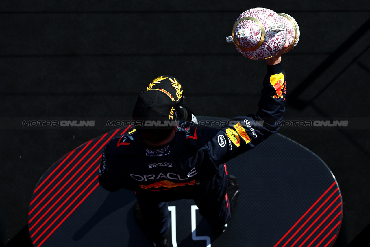 GP UNGHERIA, Gara winner Max Verstappen (NLD) Red Bull Racing celebrates on the podium.

23.07.2023. Formula 1 World Championship, Rd 12, Hungarian Grand Prix, Budapest, Hungary, Gara Day.

 - www.xpbimages.com, EMail: requests@xpbimages.com © Copyright: Coates / XPB Images