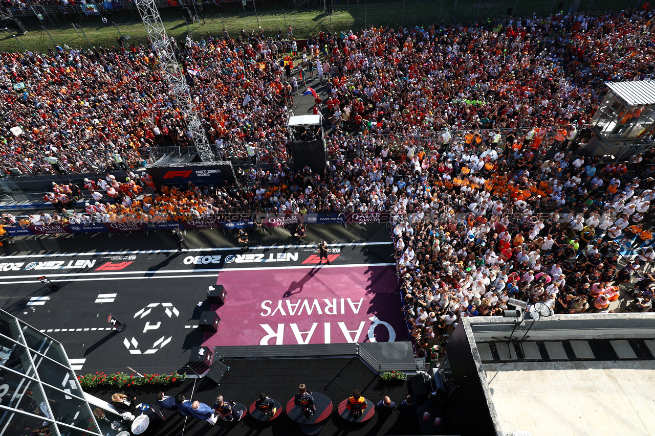 GP UNGHERIA, The podium: Lando Norris (GBR) McLaren, second; Max Verstappen (NLD) Red Bull Racing, vincitore; Sergio Perez (MEX) Red Bull Racing, third; Paul Monaghan (GBR) Red Bull Racing Chief Engineer.

23.07.2023. Formula 1 World Championship, Rd 12, Hungarian Grand Prix, Budapest, Hungary, Gara Day.

 - www.xpbimages.com, EMail: requests@xpbimages.com © Copyright: Coates / XPB Images