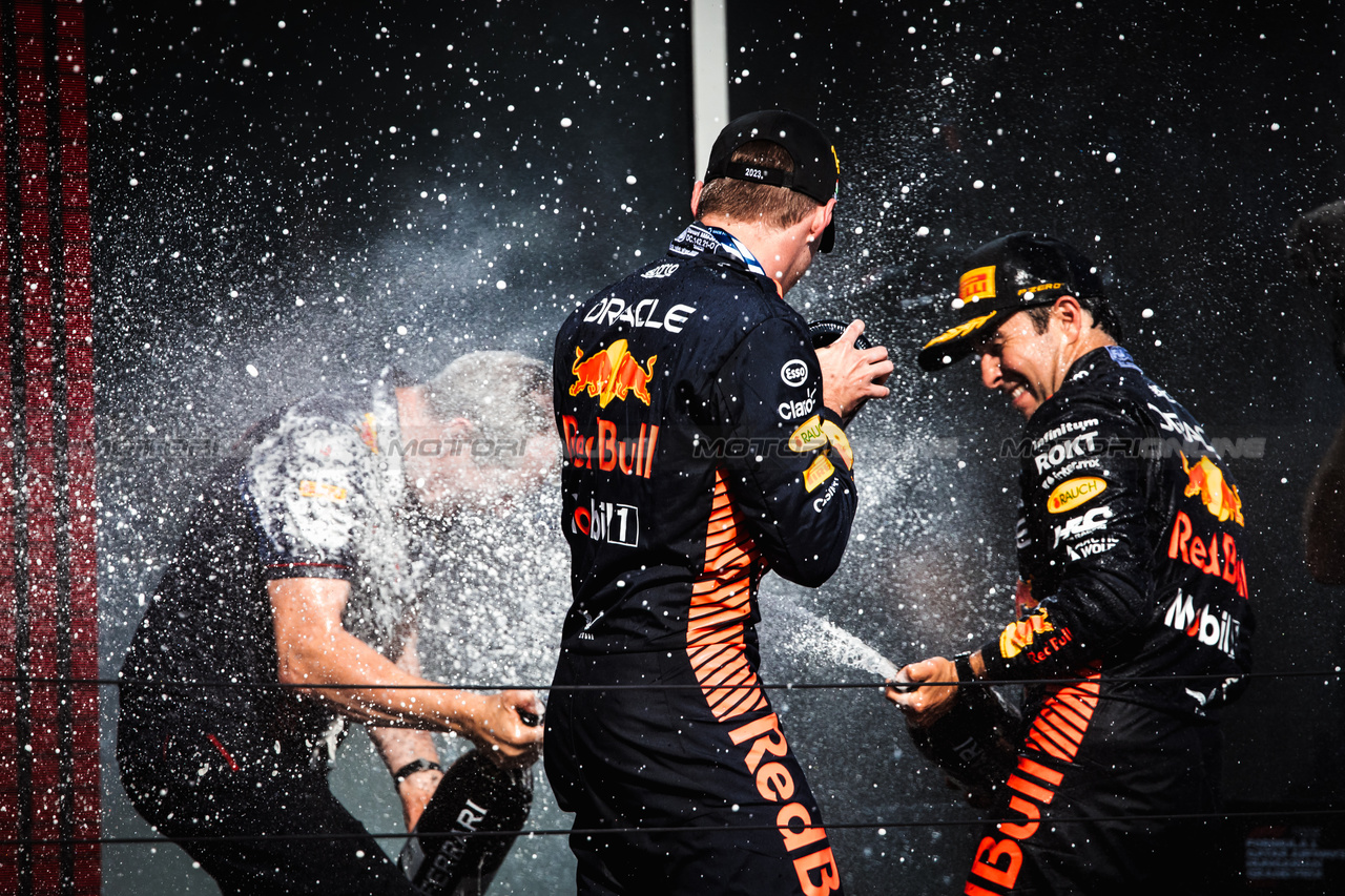 GP UNGHERIA, Gara winner Max Verstappen (NLD) Red Bull Racing celebrates on the podium with Paul Monaghan (GBR) Red Bull Racing Chief Engineer e team mate Sergio Perez (MEX) Red Bull Racing.

23.07.2023. Formula 1 World Championship, Rd 12, Hungarian Grand Prix, Budapest, Hungary, Gara Day.

- www.xpbimages.com, EMail: requests@xpbimages.com © Copyright: Bearne / XPB Images