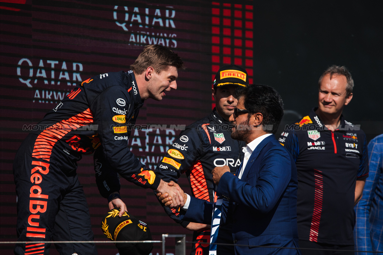 GP UNGHERIA, Gara winner Max Verstappen (NLD) Red Bull Racing celebrates on the podium with Mohammed Bin Sulayem (UAE) FIA President.

23.07.2023. Formula 1 World Championship, Rd 12, Hungarian Grand Prix, Budapest, Hungary, Gara Day.

- www.xpbimages.com, EMail: requests@xpbimages.com © Copyright: Bearne / XPB Images