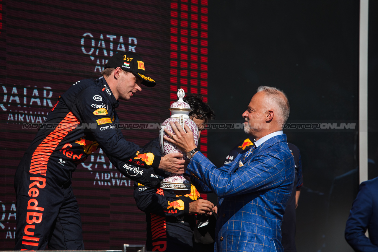 GP UNGHERIA, Gara winner Max Verstappen (NLD) Red Bull Racing celebrates on the podium.

23.07.2023. Formula 1 World Championship, Rd 12, Hungarian Grand Prix, Budapest, Hungary, Gara Day.

- www.xpbimages.com, EMail: requests@xpbimages.com © Copyright: Bearne / XPB Images