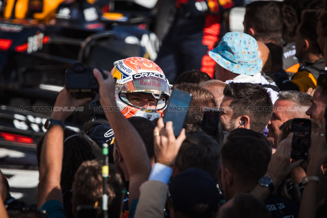 GP UNGHERIA, Gara winner Max Verstappen (NLD) Red Bull Racing celebrates in parc ferme.

23.07.2023. Formula 1 World Championship, Rd 12, Hungarian Grand Prix, Budapest, Hungary, Gara Day.

- www.xpbimages.com, EMail: requests@xpbimages.com © Copyright: Bearne / XPB Images