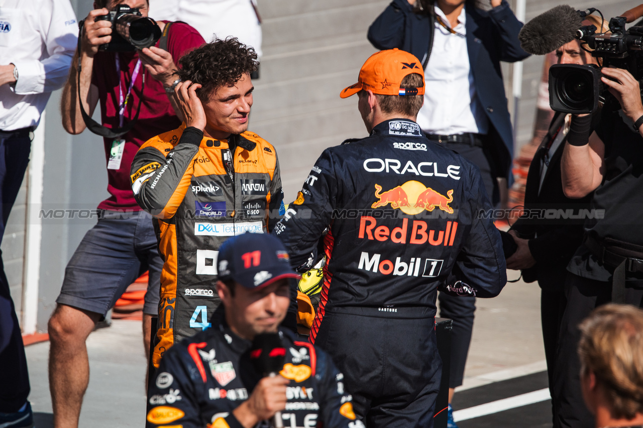 GP UNGHERIA, (L to R): Second placed Lando Norris (GBR) McLaren in parc ferme with vincitore Max Verstappen (NLD) Red Bull Racing.

23.07.2023. Formula 1 World Championship, Rd 12, Hungarian Grand Prix, Budapest, Hungary, Gara Day.

- www.xpbimages.com, EMail: requests@xpbimages.com © Copyright: Bearne / XPB Images