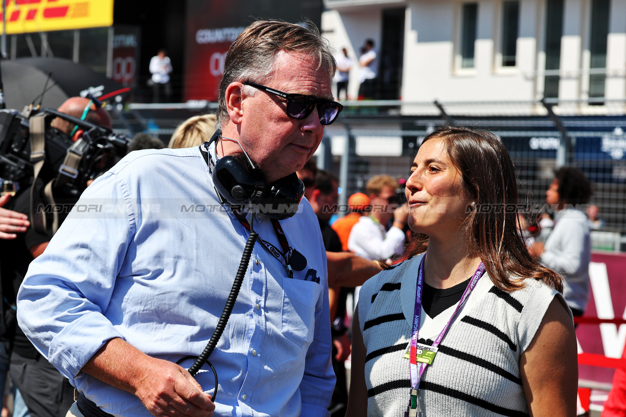 GP UNGHERIA, (L to R): Finn Rausing (SWE) Tetra Laval Co-Owner e Alfa Romeo F1 Team Co-Owner with Tatiana Calderon (COL) on the grid.

23.07.2023. Formula 1 World Championship, Rd 12, Hungarian Grand Prix, Budapest, Hungary, Gara Day.

- www.xpbimages.com, EMail: requests@xpbimages.com © Copyright: Moy / XPB Images