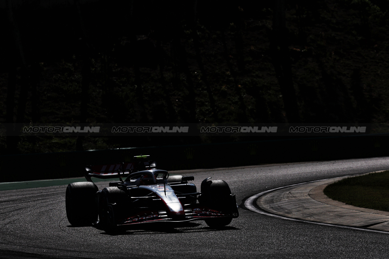 GP UNGHERIA, Nico Hulkenberg (GER) Haas VF-23.

23.07.2023. Formula 1 World Championship, Rd 12, Hungarian Grand Prix, Budapest, Hungary, Gara Day.

- www.xpbimages.com, EMail: requests@xpbimages.com © Copyright: Moy / XPB Images