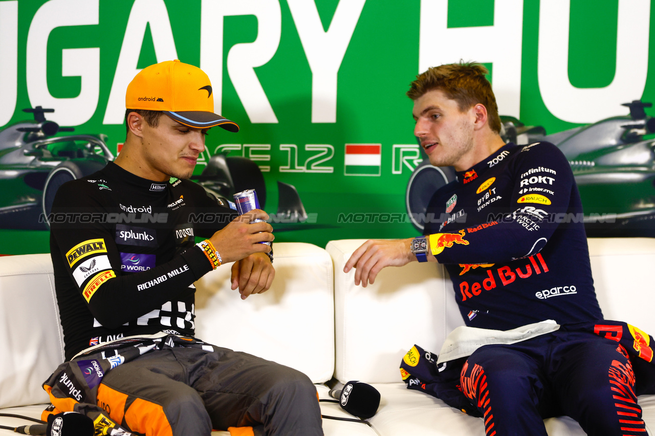 GP UNGHERIA, (L to R): Lando Norris (GBR) McLaren e Max Verstappen (NLD) Red Bull Racing in the post race FIA Press Conference.

23.07.2023. Formula 1 World Championship, Rd 12, Hungarian Grand Prix, Budapest, Hungary, Gara Day.

- www.xpbimages.com, EMail: requests@xpbimages.com © Copyright: XPB Images