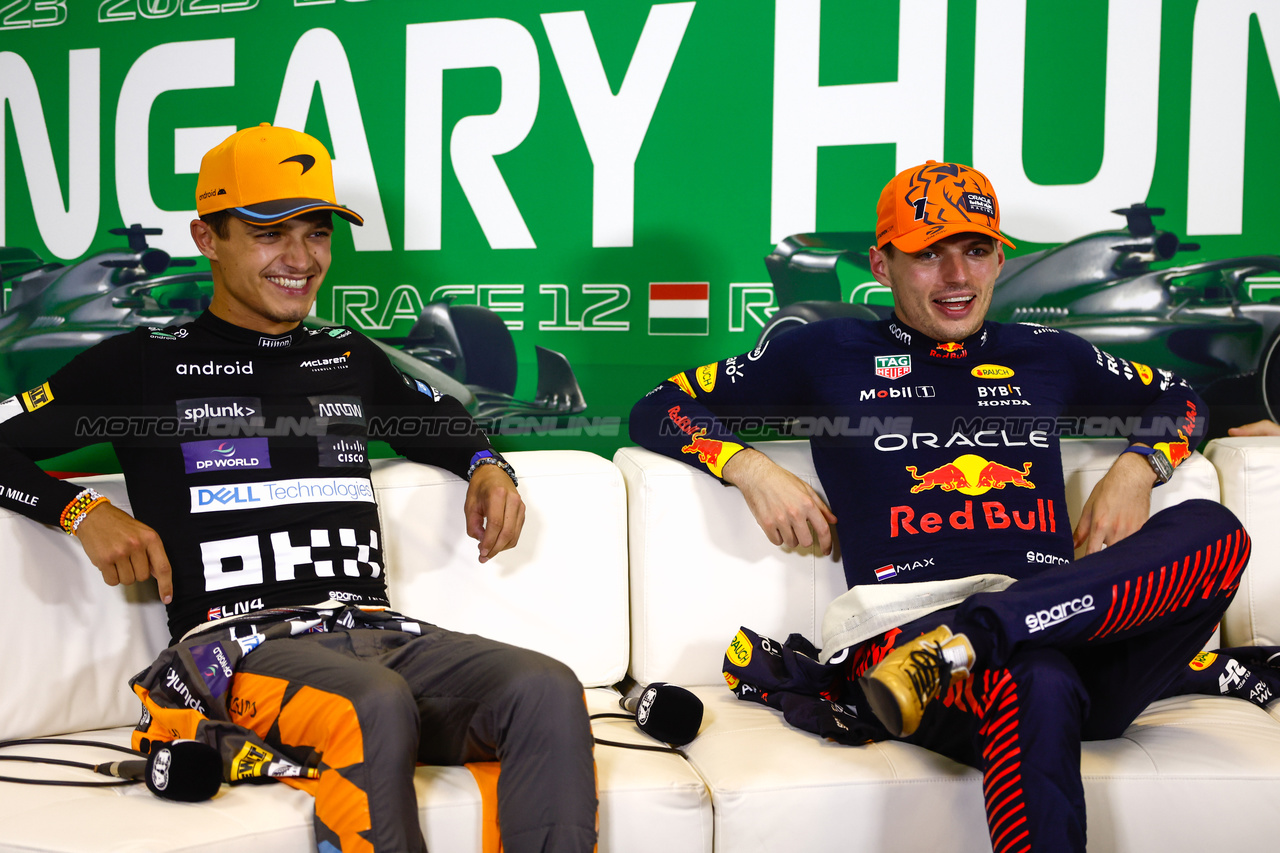 GP UNGHERIA, (L to R): Lando Norris (GBR) McLaren e Max Verstappen (NLD) Red Bull Racing in the post race FIA Press Conference.

23.07.2023. Formula 1 World Championship, Rd 12, Hungarian Grand Prix, Budapest, Hungary, Gara Day.

- www.xpbimages.com, EMail: requests@xpbimages.com © Copyright: XPB Images