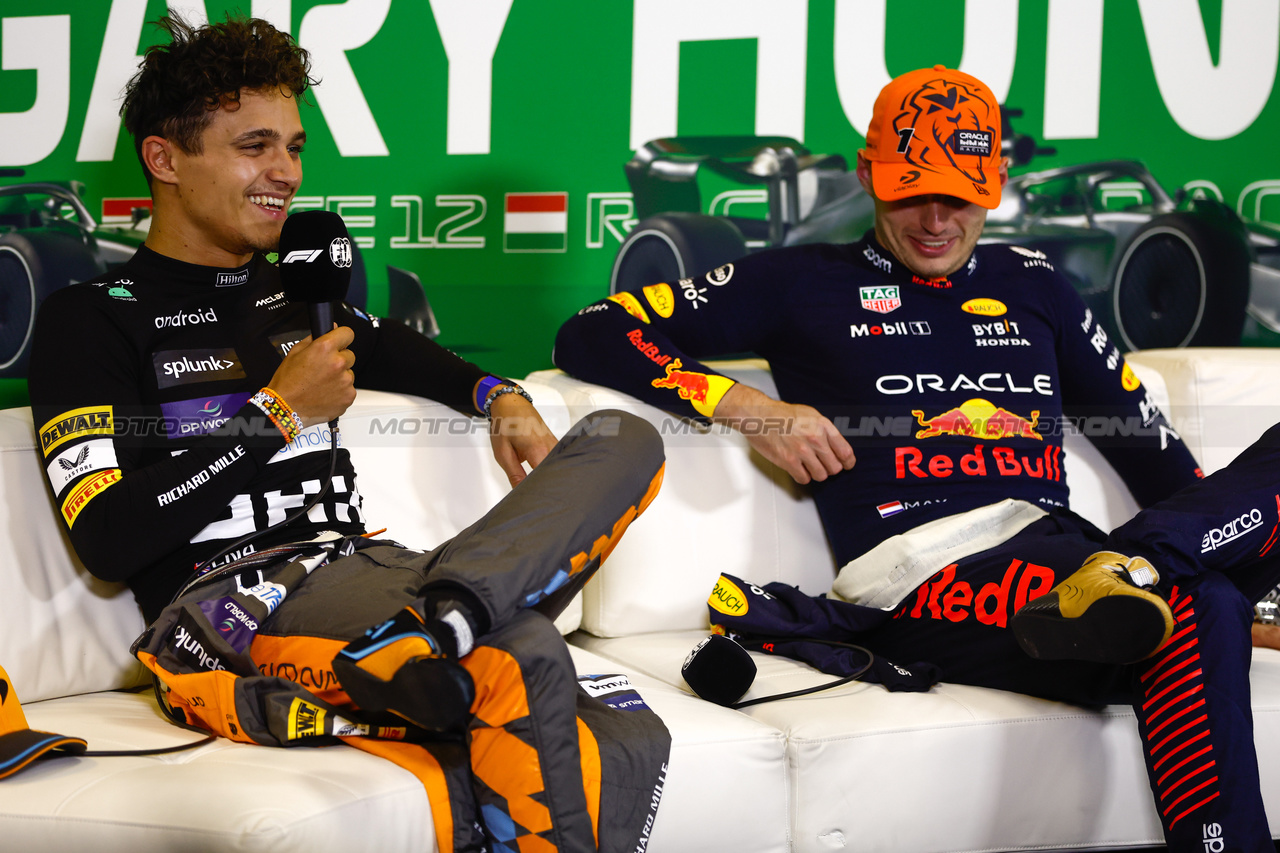 GP UNGHERIA, (L to R): Lando Norris (GBR) McLaren e Max Verstappen (NLD) Red Bull Racing in the post race FIA Press Conference.

23.07.2023. Formula 1 World Championship, Rd 12, Hungarian Grand Prix, Budapest, Hungary, Gara Day.

- www.xpbimages.com, EMail: requests@xpbimages.com © Copyright: XPB Images