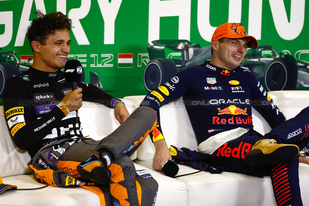 GP UNGHERIA, (L to R): Lando Norris (GBR) McLaren e Max Verstappen (NLD) Red Bull Racing in the post race FIA Press Conference.

23.07.2023. Formula 1 World Championship, Rd 12, Hungarian Grand Prix, Budapest, Hungary, Gara Day.

- www.xpbimages.com, EMail: requests@xpbimages.com © Copyright: XPB Images