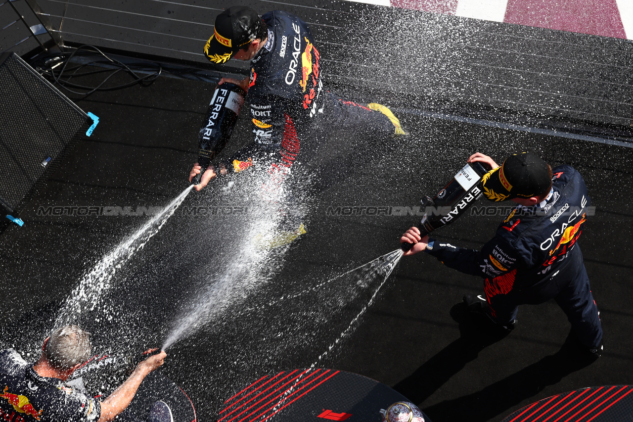 GP UNGHERIA, Gara winner Max Verstappen (NLD) Red Bull Racing (Right) celebrates with third placed team mate Sergio Perez (MEX) Red Bull Racing e Paul Monaghan (GBR) Red Bull Racing Chief Engineer on the podium.

23.07.2023. Formula 1 World Championship, Rd 12, Hungarian Grand Prix, Budapest, Hungary, Gara Day.

 - www.xpbimages.com, EMail: requests@xpbimages.com © Copyright: Coates / XPB Images