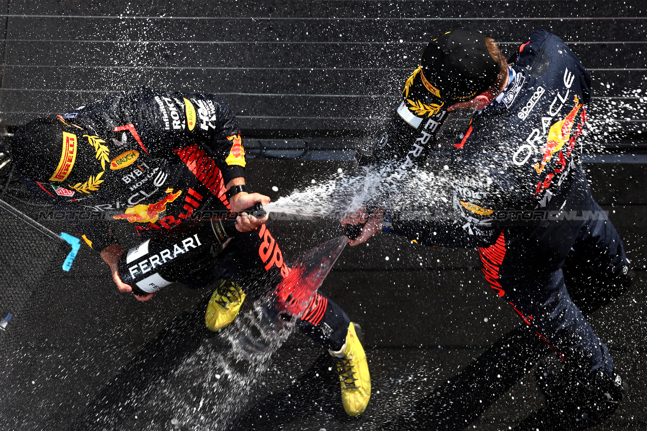 GP UNGHERIA, Gara winner Max Verstappen (NLD) Red Bull Racing (Right) celebrates with third placed team mate Sergio Perez (MEX) Red Bull Racing on the podium.

23.07.2023. Formula 1 World Championship, Rd 12, Hungarian Grand Prix, Budapest, Hungary, Gara Day.

 - www.xpbimages.com, EMail: requests@xpbimages.com © Copyright: Coates / XPB Images