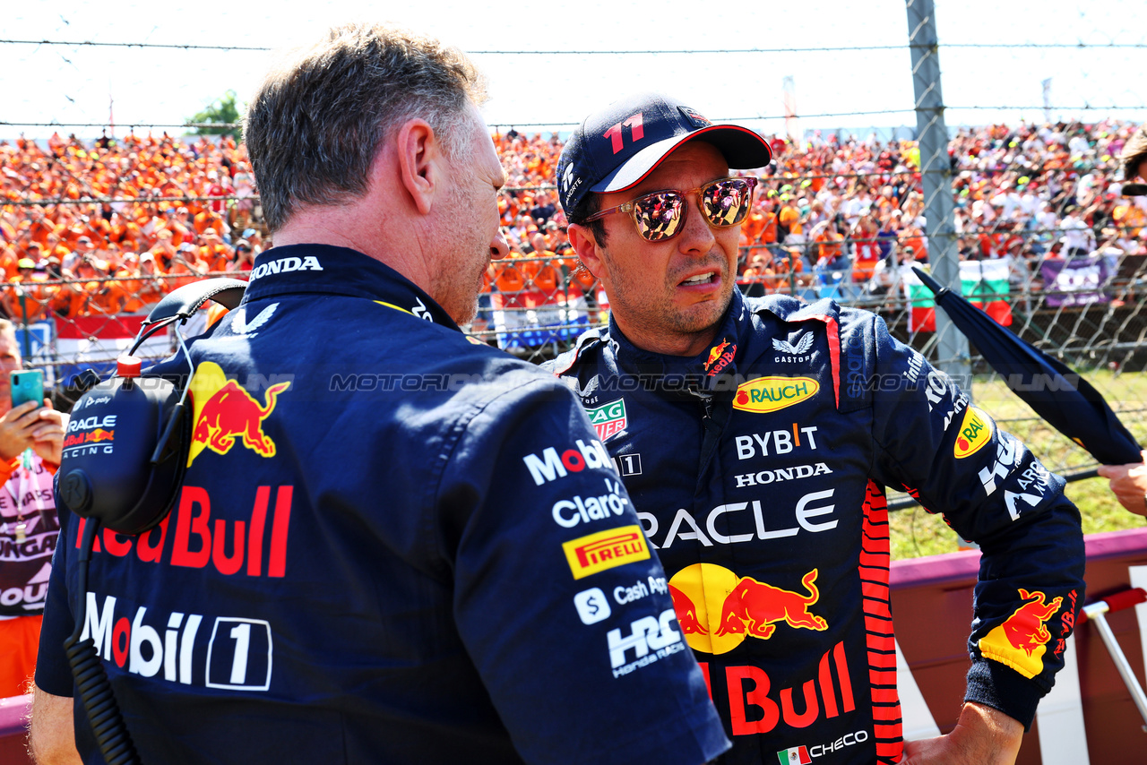 GP UNGHERIA, (L to R): Christian Horner (GBR) Red Bull Racing Team Principal with Sergio Perez (MEX) Red Bull Racing on the grid.

23.07.2023. Formula 1 World Championship, Rd 12, Hungarian Grand Prix, Budapest, Hungary, Gara Day.

 - www.xpbimages.com, EMail: requests@xpbimages.com © Copyright: Coates / XPB Images