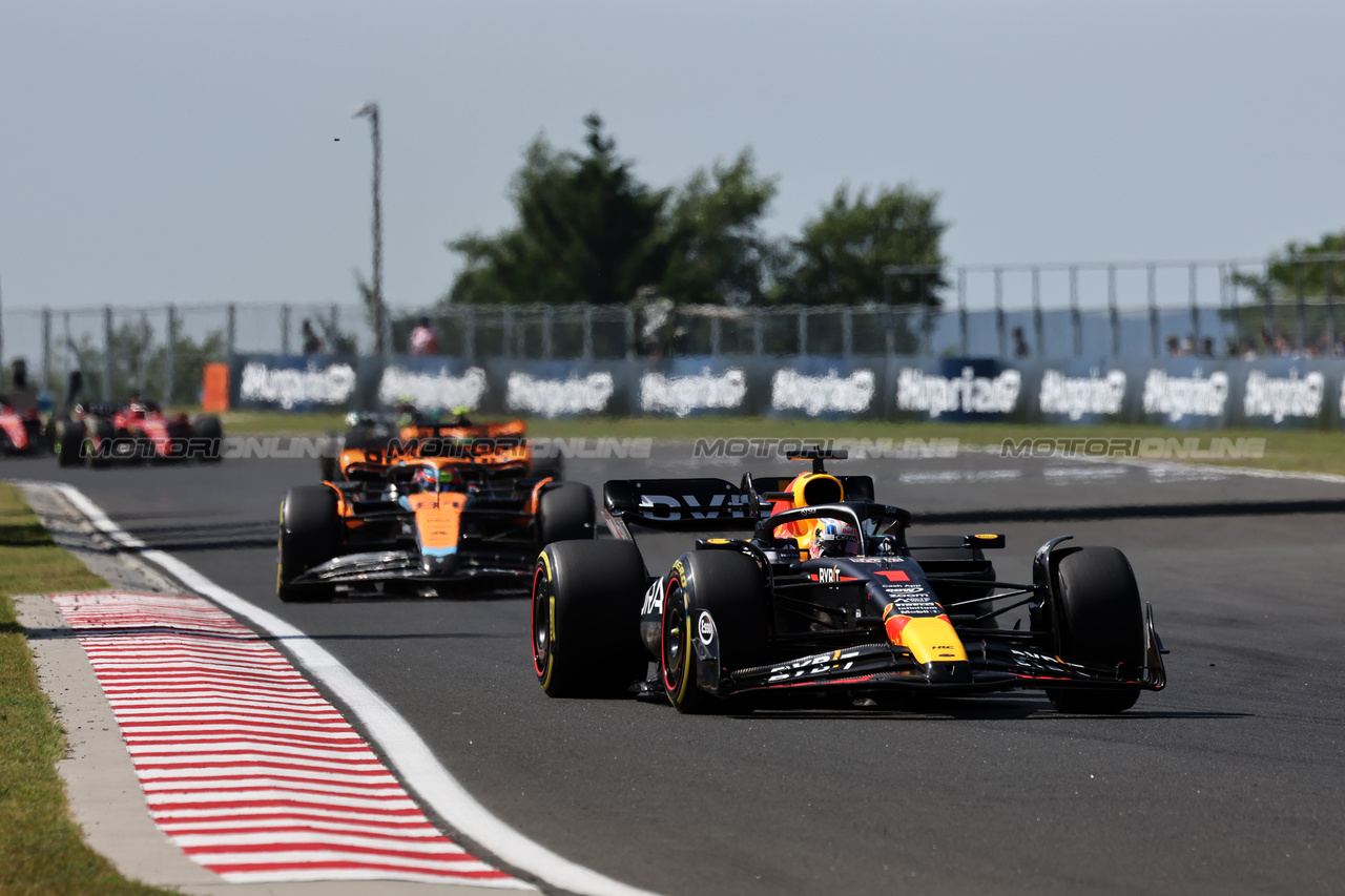 GP UNGHERIA, Max Verstappen (NLD) Red Bull Racing RB19.

23.07.2023. Formula 1 World Championship, Rd 12, Hungarian Grand Prix, Budapest, Hungary, Gara Day.

- www.xpbimages.com, EMail: requests@xpbimages.com © Copyright: Moy / XPB Images