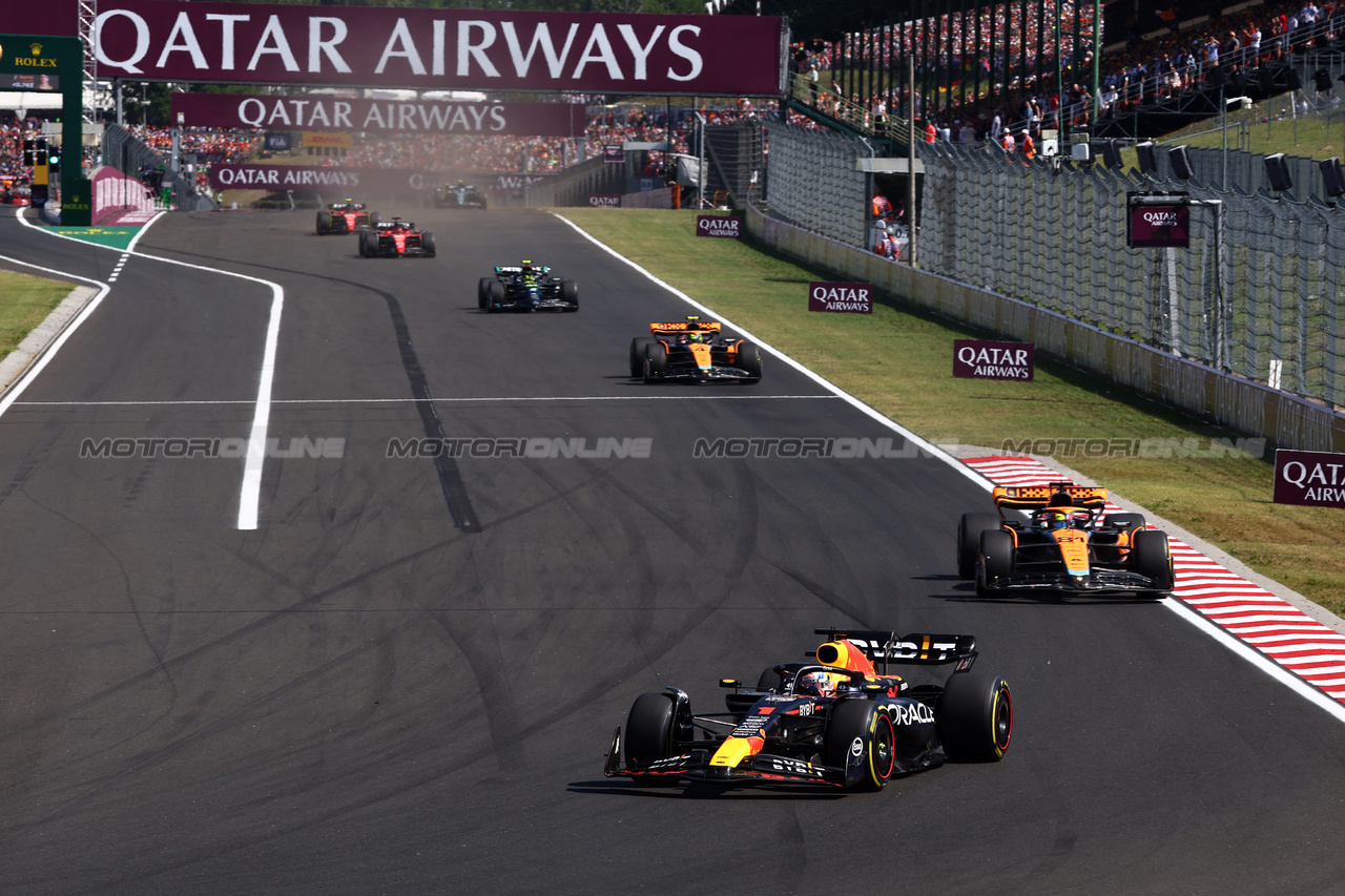 GP UNGHERIA, Max Verstappen (NLD) Red Bull Racing RB19.

23.07.2023. Formula 1 World Championship, Rd 12, Hungarian Grand Prix, Budapest, Hungary, Gara Day.

- www.xpbimages.com, EMail: requests@xpbimages.com © Copyright: Charniaux / XPB Images