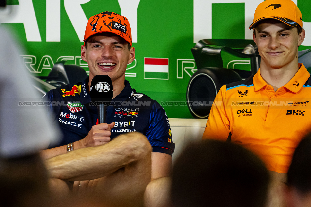 GP UNGHERIA, (L to R): Max Verstappen (NLD) Red Bull Racing e Oscar Piastri (AUS) McLaren in the FIA Press Conference.

20.07.2023. Formula 1 World Championship, Rd 12, Hungarian Grand Prix, Budapest, Hungary, Preparation Day.

- www.xpbimages.com, EMail: requests@xpbimages.com © Copyright: XPB Images