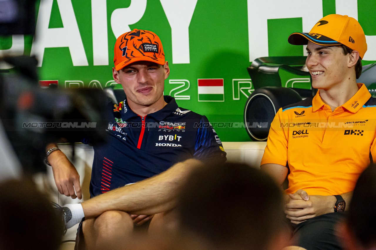 GP UNGHERIA, (L to R): Max Verstappen (NLD) Red Bull Racing e Oscar Piastri (AUS) McLaren in the FIA Press Conference.

20.07.2023. Formula 1 World Championship, Rd 12, Hungarian Grand Prix, Budapest, Hungary, Preparation Day.

- www.xpbimages.com, EMail: requests@xpbimages.com © Copyright: XPB Images