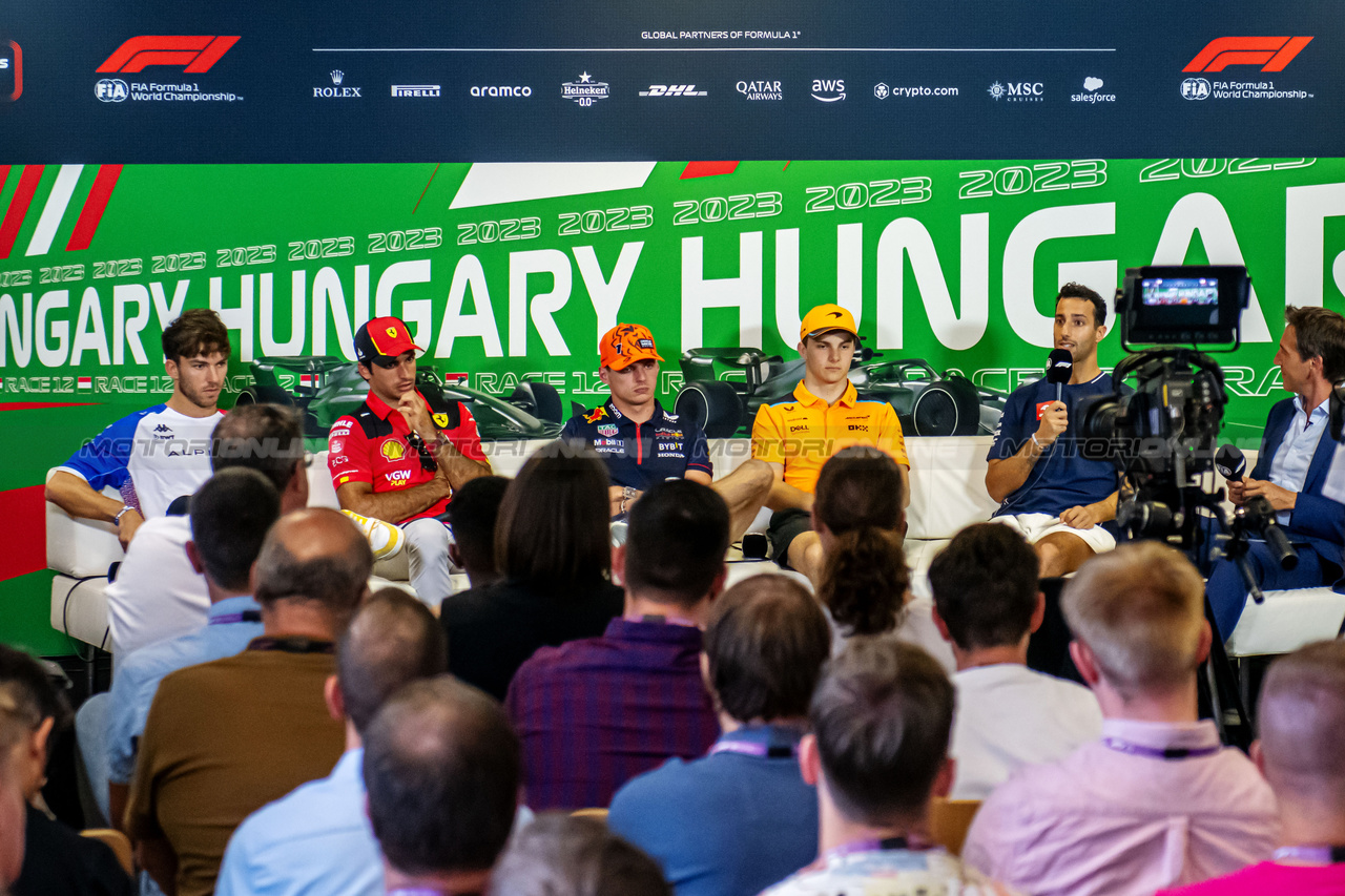 GP UNGHERIA, (L to R): Pierre Gasly (FRA) Alpine F1 Team; Carlos Sainz Jr (ESP) Ferrari; Max Verstappen (NLD) Red Bull Racing; Oscar Piastri (AUS) McLaren; e Daniel Ricciardo (AUS) AlphaTauri, in the FIA Press Conference.

20.07.2023. Formula 1 World Championship, Rd 12, Hungarian Grand Prix, Budapest, Hungary, Preparation Day.

- www.xpbimages.com, EMail: requests@xpbimages.com © Copyright: XPB Images