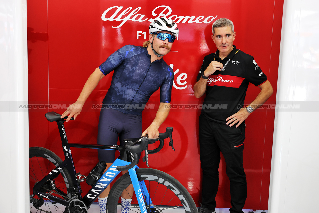 GP UNGHERIA, (L to R): Valtteri Bottas (FIN) Alfa Romeo F1 Team with his Canyon bicycle e Xevi Pujolar (ESP) Alfa Romeo F1 Team Head of Trackside Engineering.



20.07.2023. Formula 1 World Championship, Rd 12, Hungarian Grand Prix, Budapest, Hungary, Preparation Day.

- www.xpbimages.com, EMail: requests@xpbimages.com © Copyright: Bearne / XPB Images