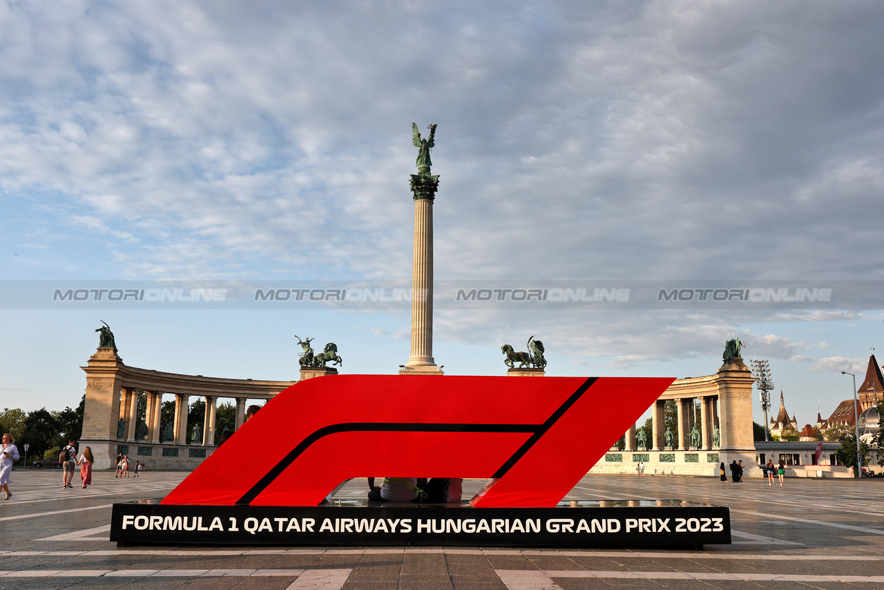 GP UNGHERIA, F1 logo at Heroes' Square in central Budapest.

20.07.2023. Formula 1 World Championship, Rd 12, Hungarian Grand Prix, Budapest, Hungary, Preparation Day.

- www.xpbimages.com, EMail: requests@xpbimages.com © Copyright: Moy / XPB Images
