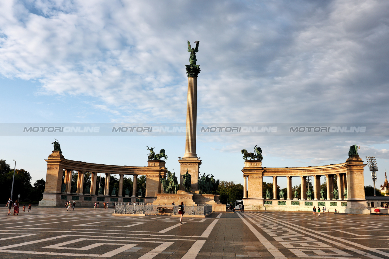 GP UNGHERIA, Heroes' Square in central Budapest.

20.07.2023. Formula 1 World Championship, Rd 12, Hungarian Grand Prix, Budapest, Hungary, Preparation Day.

- www.xpbimages.com, EMail: requests@xpbimages.com © Copyright: Moy / XPB Images
