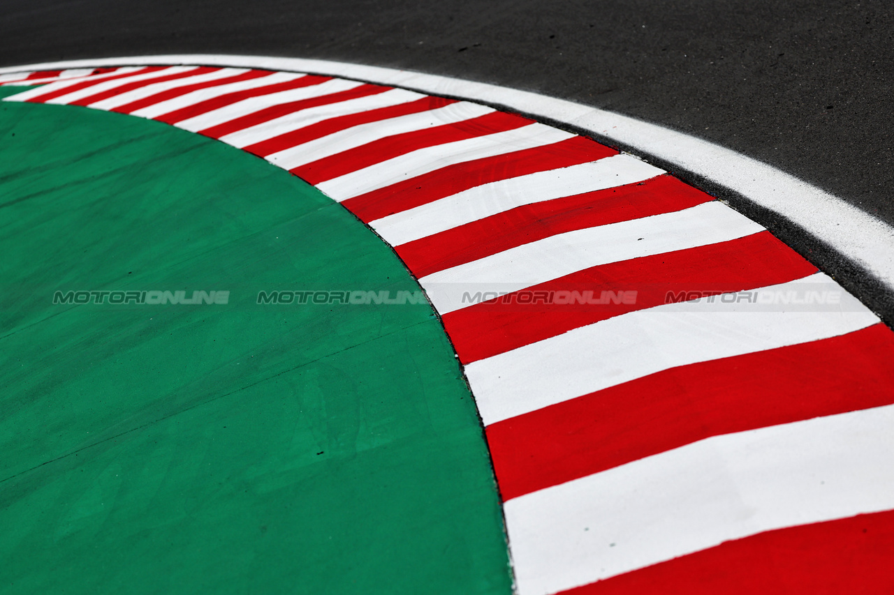 GP UNGHERIA, Circuit Atmosfera - kerb detail.

20.07.2023. Formula 1 World Championship, Rd 12, Hungarian Grand Prix, Budapest, Hungary, Preparation Day.

- www.xpbimages.com, EMail: requests@xpbimages.com © Copyright: Moy / XPB Images