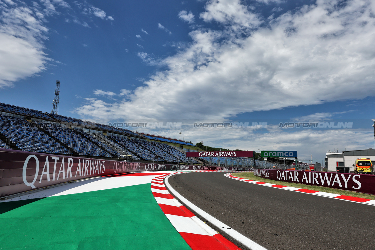 GP UNGHERIA, Circuit Atmosfera - pit entrance.

20.07.2023. Formula 1 World Championship, Rd 12, Hungarian Grand Prix, Budapest, Hungary, Preparation Day.

- www.xpbimages.com, EMail: requests@xpbimages.com © Copyright: Moy / XPB Images