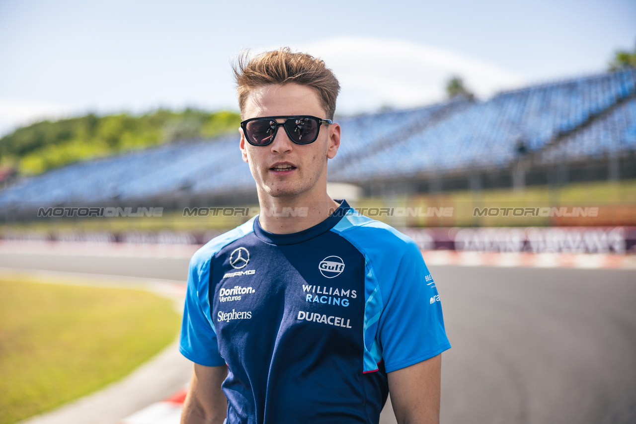 GP UNGHERIA, Logan Sargeant (USA) Williams Racing walks the circuit.

20.07.2023. Formula 1 World Championship, Rd 12, Hungarian Grand Prix, Budapest, Hungary, Preparation Day.

- www.xpbimages.com, EMail: requests@xpbimages.com © Copyright: Bearne / XPB Images
