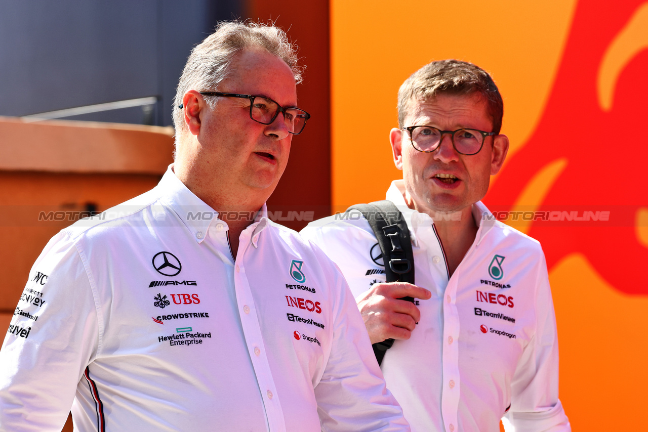 GP UNGHERIA, (L to R): Ron Meadows (GBR) Mercedes AMG F1 Team Manager with Andy Cowell (GBR) Mercedes-Benz High Performance Powertrains Managing Director.

22.07.2023. Formula 1 World Championship, Rd 12, Hungarian Grand Prix, Budapest, Hungary, Qualifiche Day.

 - www.xpbimages.com, EMail: requests@xpbimages.com © Copyright: Coates / XPB Images