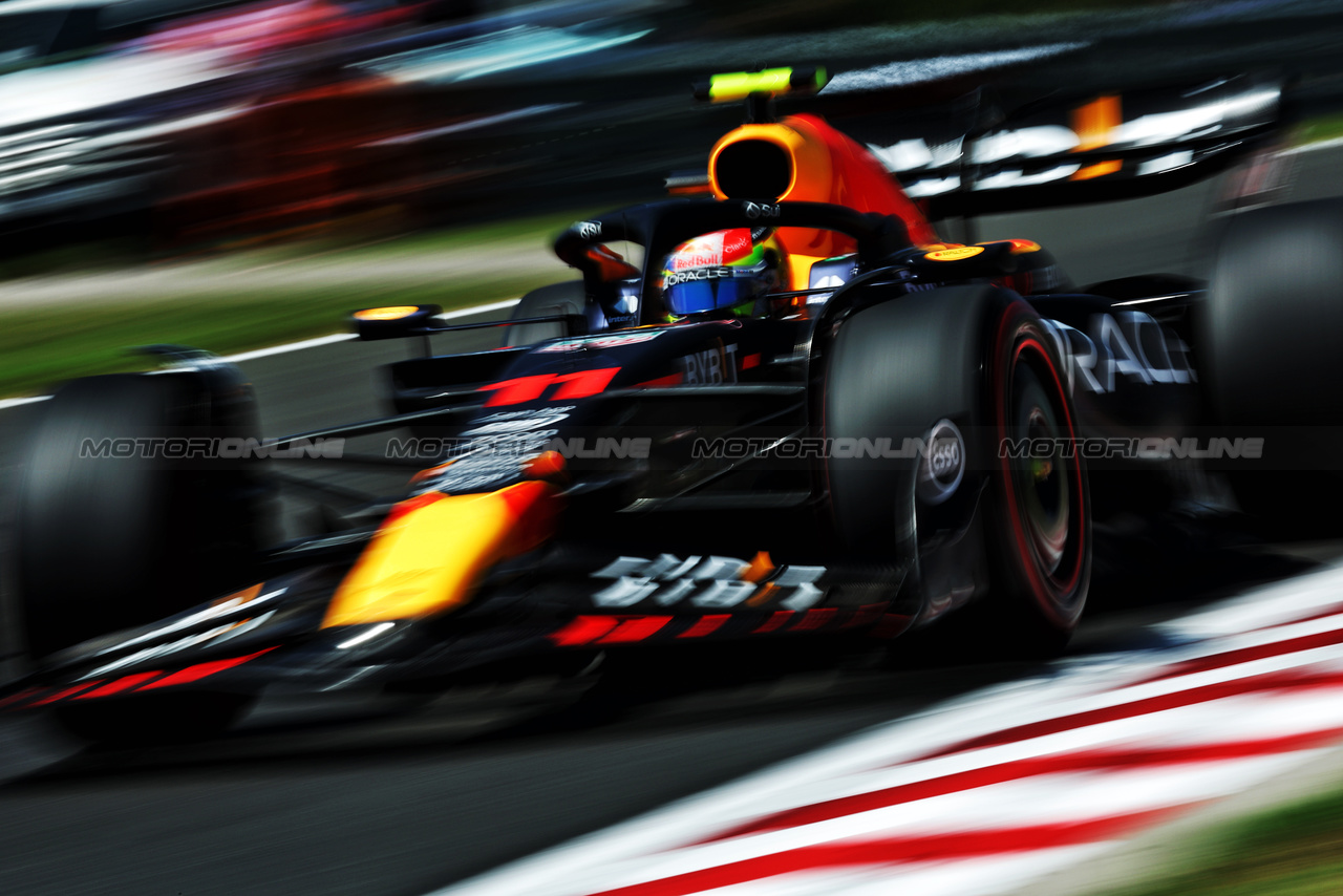 GP UNGHERIA, Sergio Perez (MEX) Red Bull Racing RB19.

22.07.2023. Formula 1 World Championship, Rd 12, Hungarian Grand Prix, Budapest, Hungary, Qualifiche Day.

- www.xpbimages.com, EMail: requests@xpbimages.com © Copyright: Moy / XPB Images