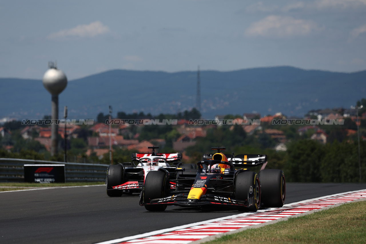 GP UNGHERIA, Max Verstappen (NLD) Red Bull Racing RB19.

22.07.2023. Formula 1 World Championship, Rd 12, Hungarian Grand Prix, Budapest, Hungary, Qualifiche Day.

- www.xpbimages.com, EMail: requests@xpbimages.com © Copyright: Moy / XPB Images