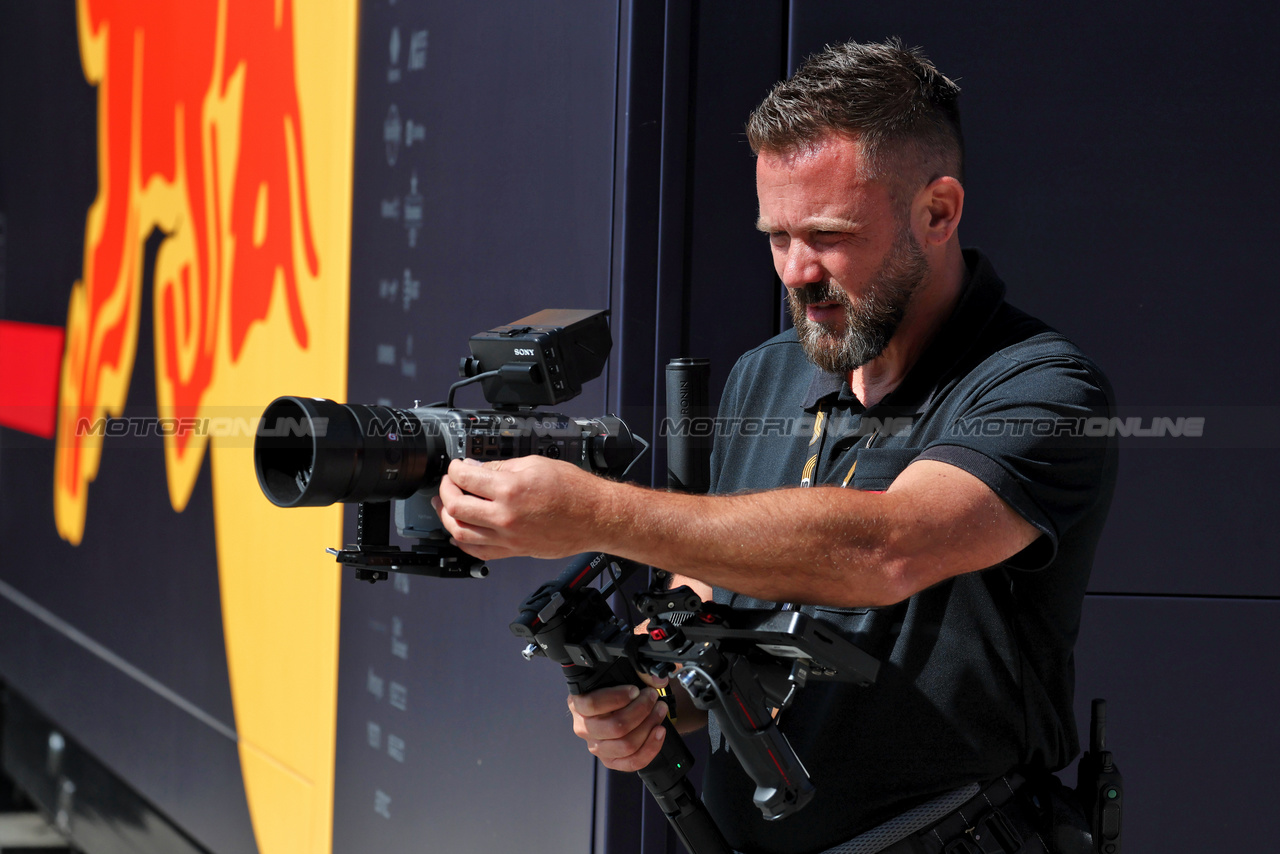 GP UNGHERIA, APEX F1 film camera operator.

22.07.2023. Formula 1 World Championship, Rd 12, Hungarian Grand Prix, Budapest, Hungary, Qualifiche Day.

- www.xpbimages.com, EMail: requests@xpbimages.com © Copyright: Moy / XPB Images