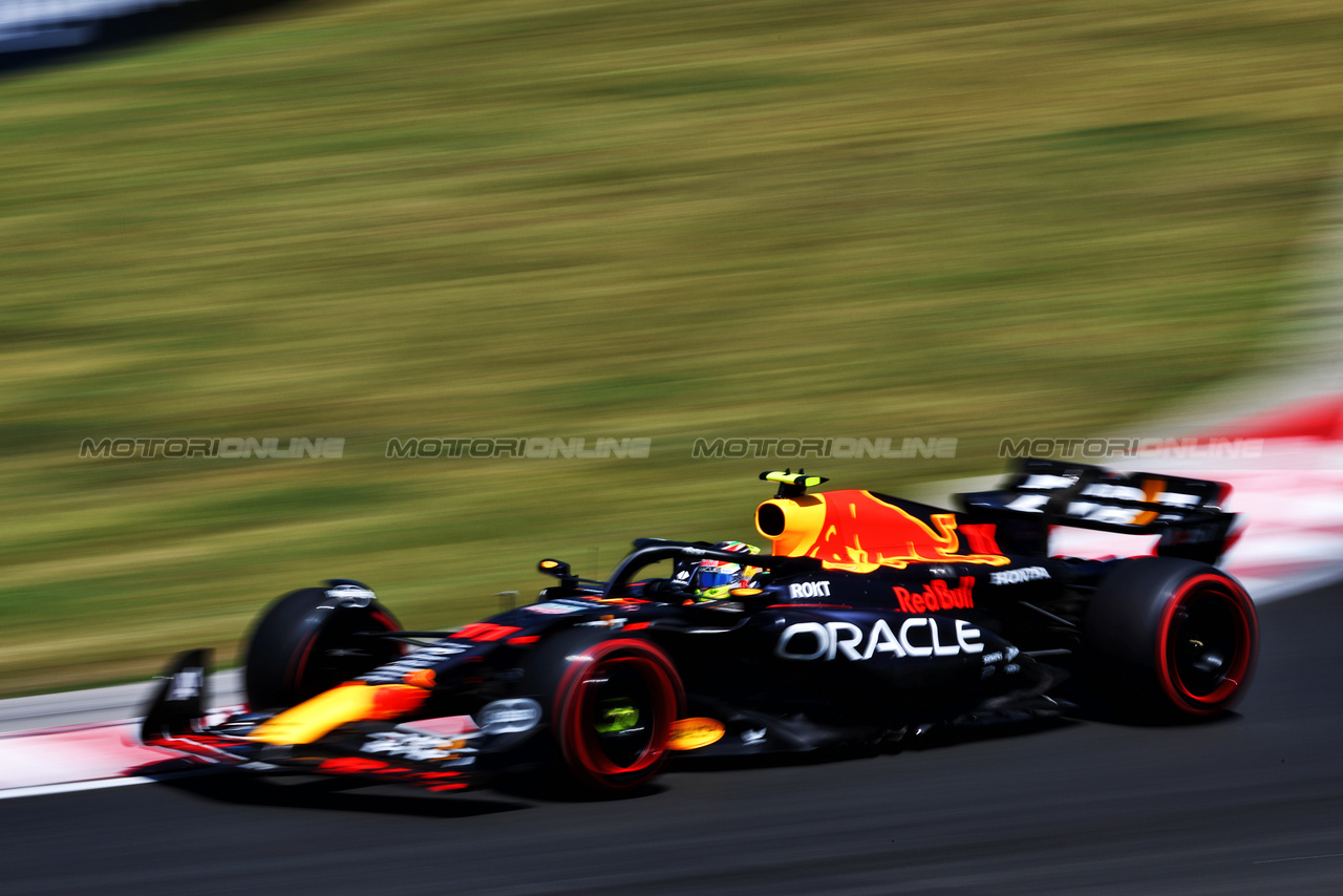GP UNGHERIA, Sergio Perez (MEX) Red Bull Racing RB19.

22.07.2023. Formula 1 World Championship, Rd 12, Hungarian Grand Prix, Budapest, Hungary, Qualifiche Day.

 - www.xpbimages.com, EMail: requests@xpbimages.com © Copyright: Coates / XPB Images