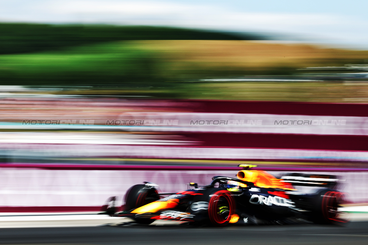 GP UNGHERIA, Sergio Perez (MEX) Red Bull Racing RB19.

22.07.2023. Formula 1 World Championship, Rd 12, Hungarian Grand Prix, Budapest, Hungary, Qualifiche Day.

 - www.xpbimages.com, EMail: requests@xpbimages.com © Copyright: Coates / XPB Images