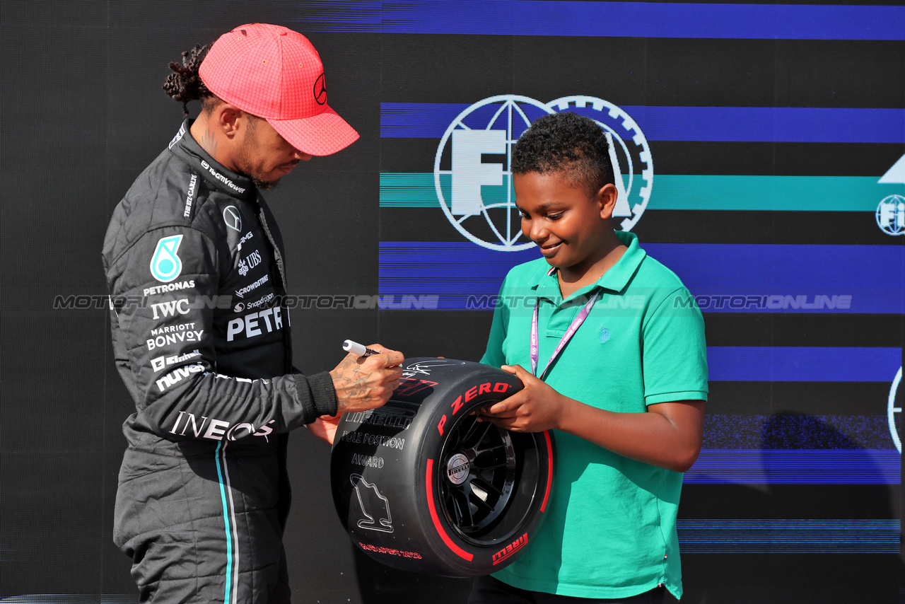 GP UNGHERIA, (L to R): Lewis Hamilton (GBR) Mercedes AMG F1 receives the Pirelli Pole Position Award from Zac (GBR) Sky F1 Junior Presenter.

22.07.2023. Formula 1 World Championship, Rd 12, Hungarian Grand Prix, Budapest, Hungary, Qualifiche Day.

- www.xpbimages.com, EMail: requests@xpbimages.com © Copyright: Bearne / XPB Images