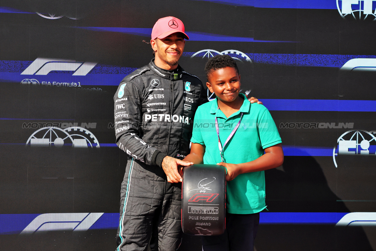 GP UNGHERIA, (L to R): Lewis Hamilton (GBR) Mercedes AMG F1 receives the Pirelli Pole Position Award from Zac (GBR) Sky F1 Junior Presenter.

22.07.2023. Formula 1 World Championship, Rd 12, Hungarian Grand Prix, Budapest, Hungary, Qualifiche Day.

- www.xpbimages.com, EMail: requests@xpbimages.com © Copyright: Bearne / XPB Images