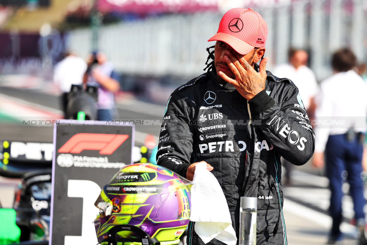 GP UNGHERIA, Pole sitter Lewis Hamilton (GBR) Mercedes AMG F1 in qualifying parc ferme.

22.07.2023. Formula 1 World Championship, Rd 12, Hungarian Grand Prix, Budapest, Hungary, Qualifiche Day.

- www.xpbimages.com, EMail: requests@xpbimages.com © Copyright: Bearne / XPB Images