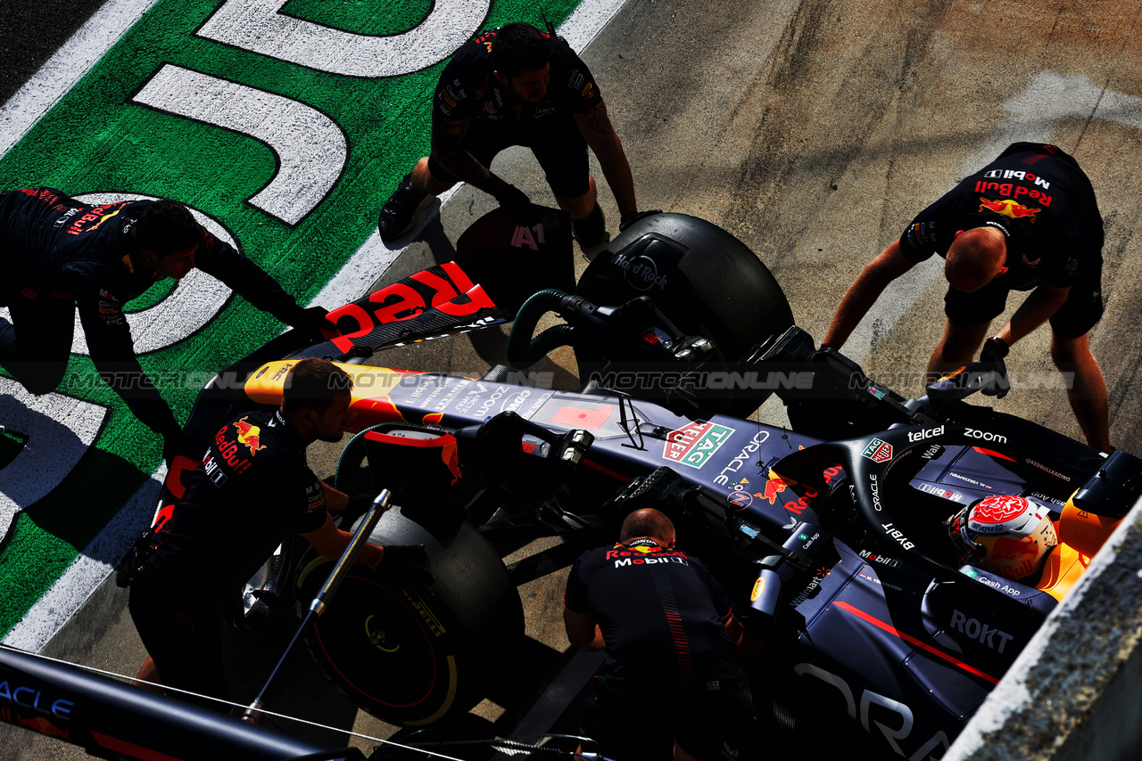 GP UNGHERIA, Max Verstappen (NLD) Red Bull Racing RB19.

22.07.2023. Formula 1 World Championship, Rd 12, Hungarian Grand Prix, Budapest, Hungary, Qualifiche Day.

 - www.xpbimages.com, EMail: requests@xpbimages.com © Copyright: Coates / XPB Images