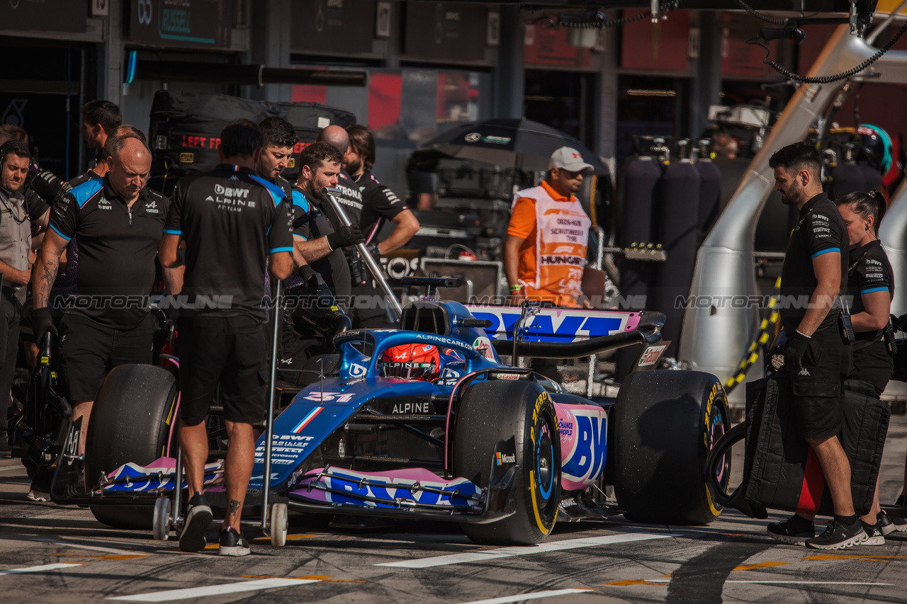 GP UNGHERIA, Esteban Ocon (FRA) Alpine F1 Team A523 in the pits.

22.07.2023. Formula 1 World Championship, Rd 12, Hungarian Grand Prix, Budapest, Hungary, Qualifiche Day.

- www.xpbimages.com, EMail: requests@xpbimages.com © Copyright: Bearne / XPB Images