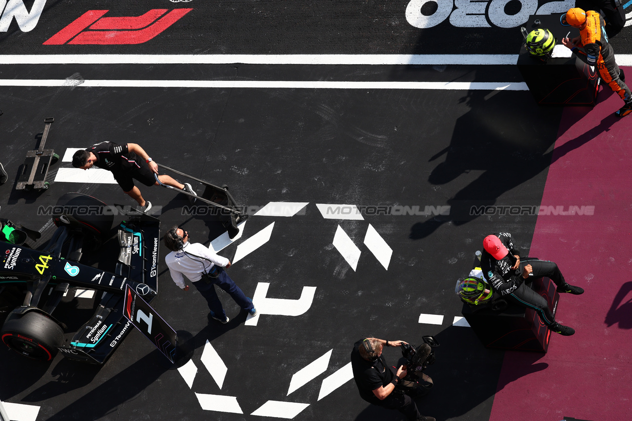 GP UNGHERIA, Pole sitter Lewis Hamilton (GBR) Mercedes AMG F1 in qualifying parc ferme.

22.07.2023. Formula 1 World Championship, Rd 12, Hungarian Grand Prix, Budapest, Hungary, Qualifiche Day.

 - www.xpbimages.com, EMail: requests@xpbimages.com © Copyright: Coates / XPB Images