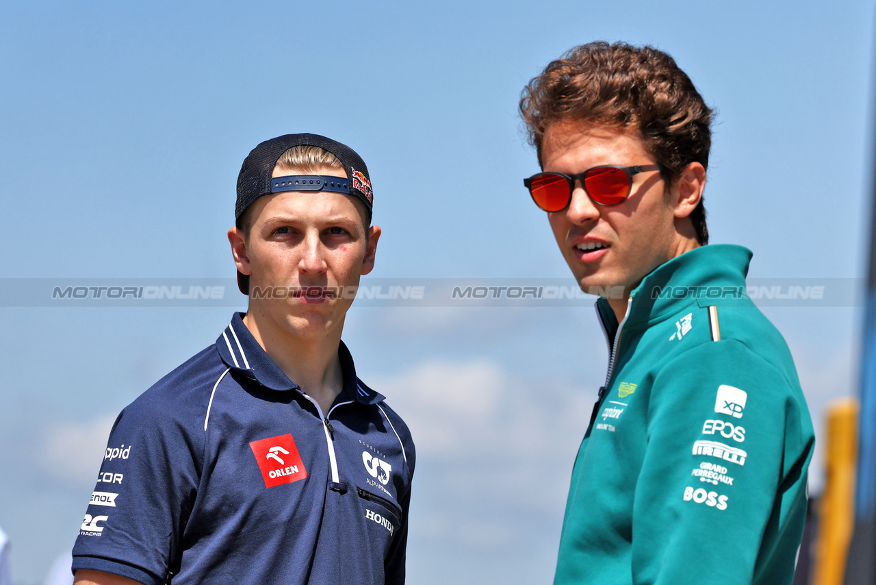GP UNGHERIA, (L to R): Liam Lawson (NZL) Red Bull Racing Reserve Driver with Felipe Drugovich (BRA) Aston Martin F1 Team, Reserve e Development Programme Driver.

22.07.2023. Formula 1 World Championship, Rd 12, Hungarian Grand Prix, Budapest, Hungary, Qualifiche Day.

- www.xpbimages.com, EMail: requests@xpbimages.com © Copyright: Moy / XPB Images