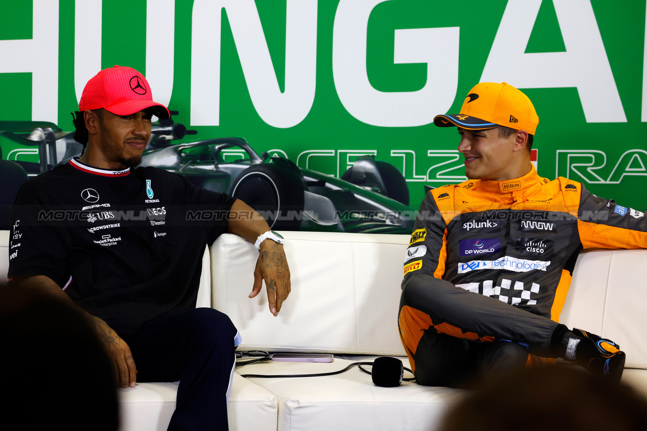 GP UNGHERIA, (L to R): Lewis Hamilton (GBR) Mercedes AMG F1 e Lando Norris (GBR) McLaren in the post qualifying FIA Press Conference.

22.07.2023. Formula 1 World Championship, Rd 12, Hungarian Grand Prix, Budapest, Hungary, Qualifiche Day.

- www.xpbimages.com, EMail: requests@xpbimages.com © Copyright: XPB Images