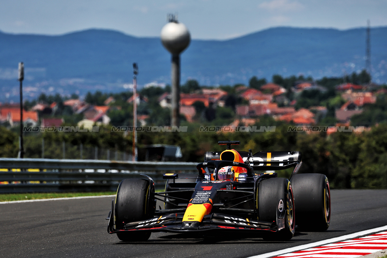 GP UNGHERIA, Max Verstappen (NLD) Red Bull Racing RB19.

22.07.2023. Formula 1 World Championship, Rd 12, Hungarian Grand Prix, Budapest, Hungary, Qualifiche Day.

- www.xpbimages.com, EMail: requests@xpbimages.com © Copyright: Moy / XPB Images