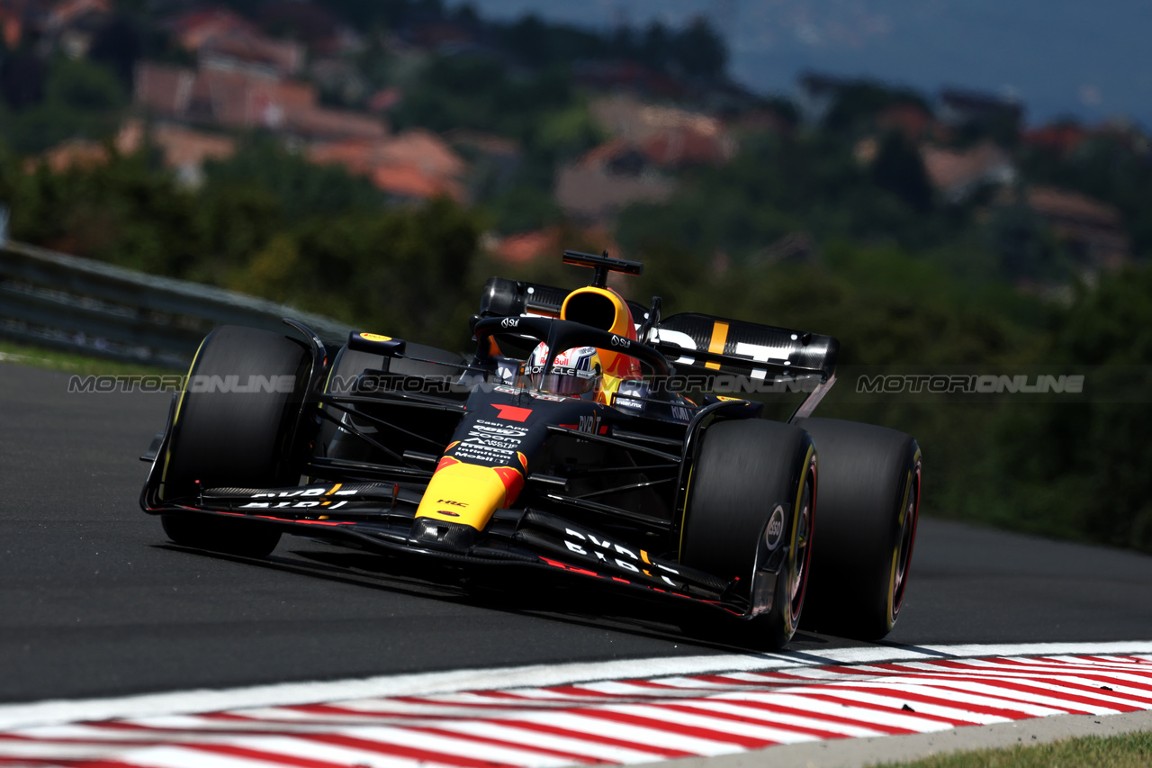 GP UNGHERIA, Max Verstappen (NLD) Red Bull Racing RB19.

22.07.2023. Formula 1 World Championship, Rd 12, Hungarian Grand Prix, Budapest, Hungary, Qualifiche Day.

- www.xpbimages.com, EMail: requests@xpbimages.com © Copyright: Moy / XPB Images