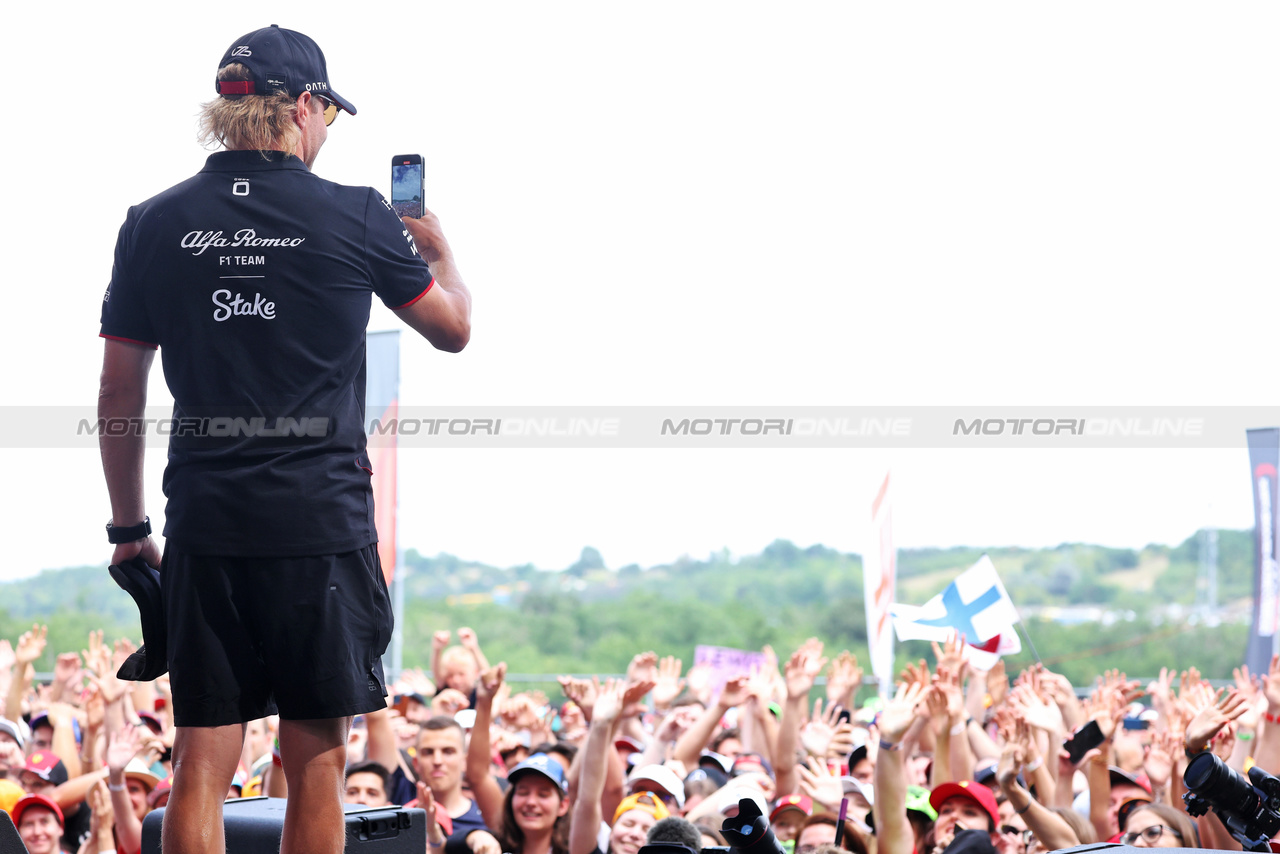 GP UNGHERIA, Valtteri Bottas (FIN) Alfa Romeo F1 Team on the FanZone Stage.

21.07.2023. Formula 1 World Championship, Rd 12, Hungarian Grand Prix, Budapest, Hungary, Practice Day.

- www.xpbimages.com, EMail: requests@xpbimages.com © Copyright: Bearne / XPB Images