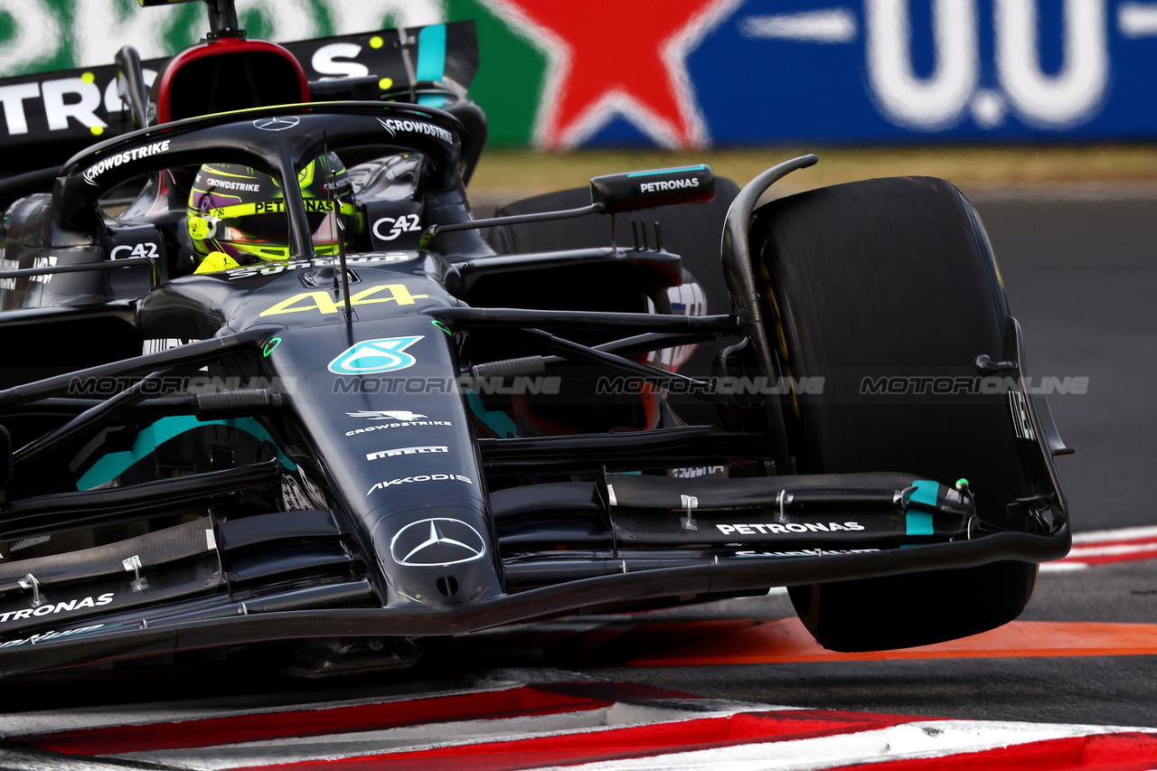 GP UNGHERIA, Lewis Hamilton (GBR) Mercedes AMG F1 W14.

21.07.2023. Formula 1 World Championship, Rd 12, Hungarian Grand Prix, Budapest, Hungary, Practice Day.

 - www.xpbimages.com, EMail: requests@xpbimages.com © Copyright: Coates / XPB Images