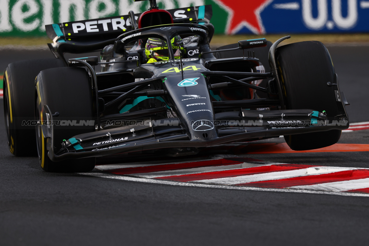 GP UNGHERIA, Lewis Hamilton (GBR) Mercedes AMG F1 W14.

21.07.2023. Formula 1 World Championship, Rd 12, Hungarian Grand Prix, Budapest, Hungary, Practice Day.

 - www.xpbimages.com, EMail: requests@xpbimages.com © Copyright: Coates / XPB Images