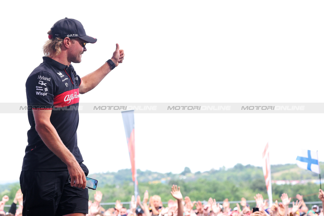 GP UNGHERIA, Valtteri Bottas (FIN) Alfa Romeo F1 Team on the FanZone Stage.

21.07.2023. Formula 1 World Championship, Rd 12, Hungarian Grand Prix, Budapest, Hungary, Practice Day.

- www.xpbimages.com, EMail: requests@xpbimages.com © Copyright: Bearne / XPB Images